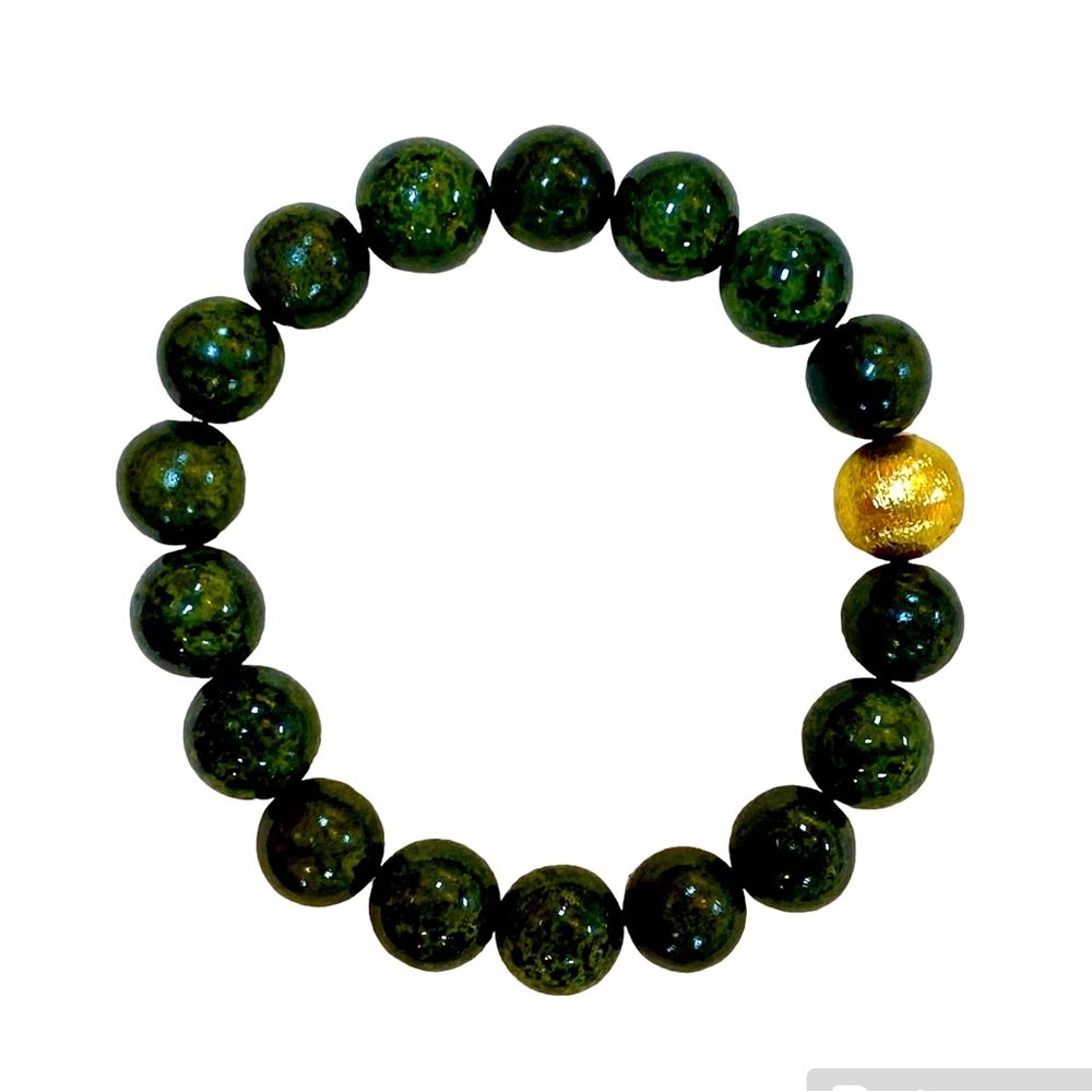 AFRICAN
TUROUOISE
WITH HAMMERED
GOLD ACCENT